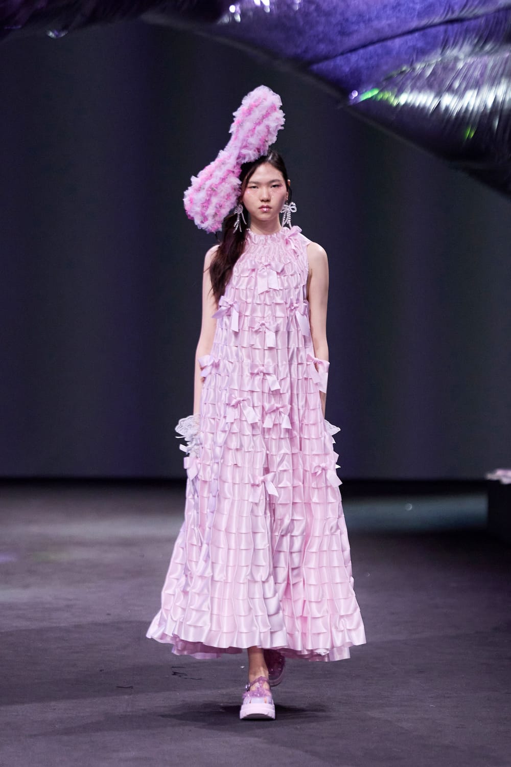 Susan Fang's Shanghai Show Ran on Chinese Infrastructure, Not Western Approval